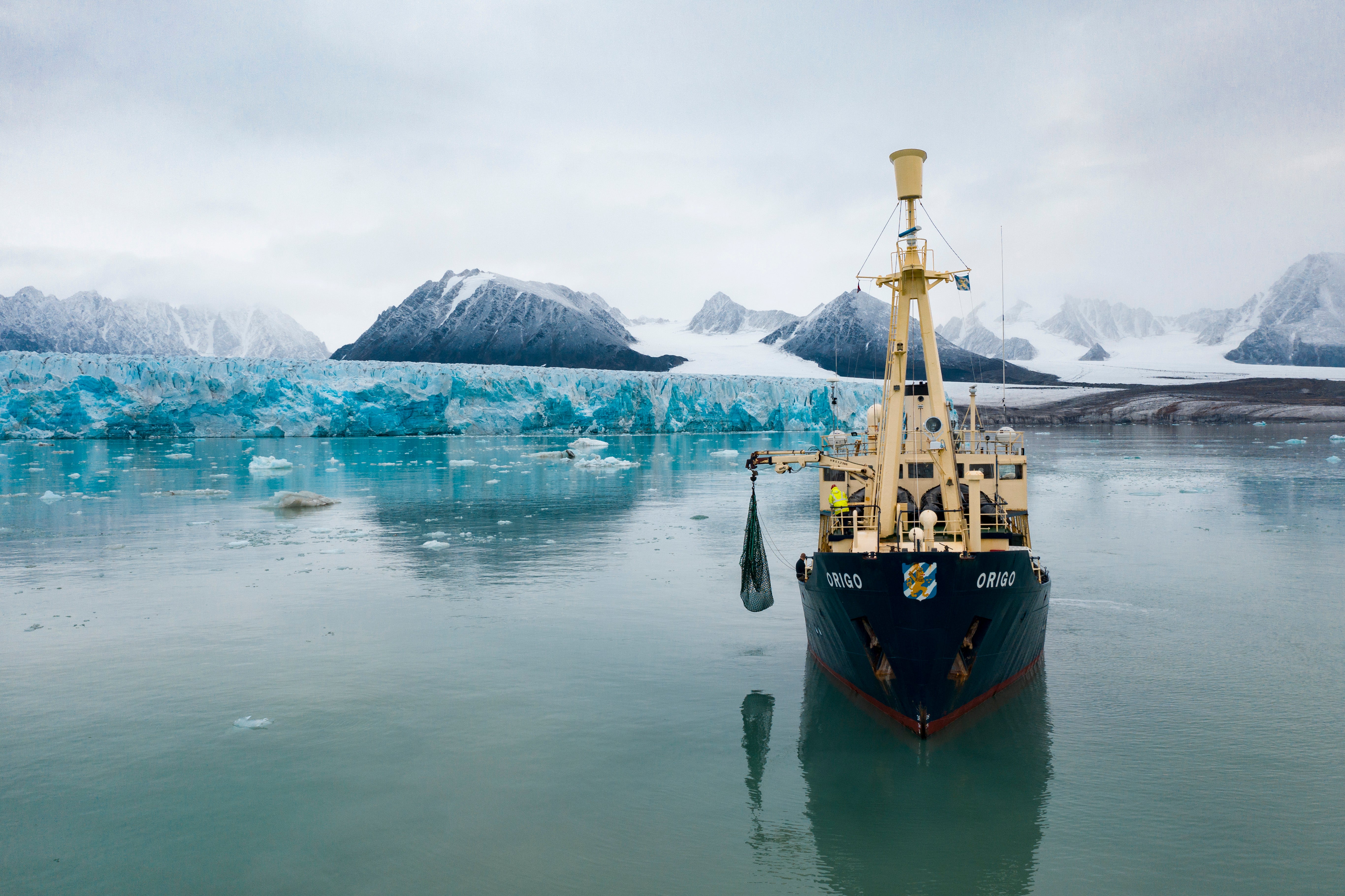 Pirate Bay sails ship to Iceland, avoids iceberg in Sweden